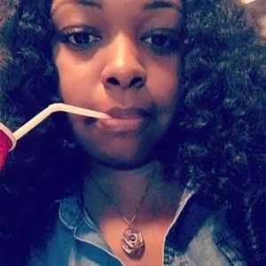 Meet your Posher, Iyonna